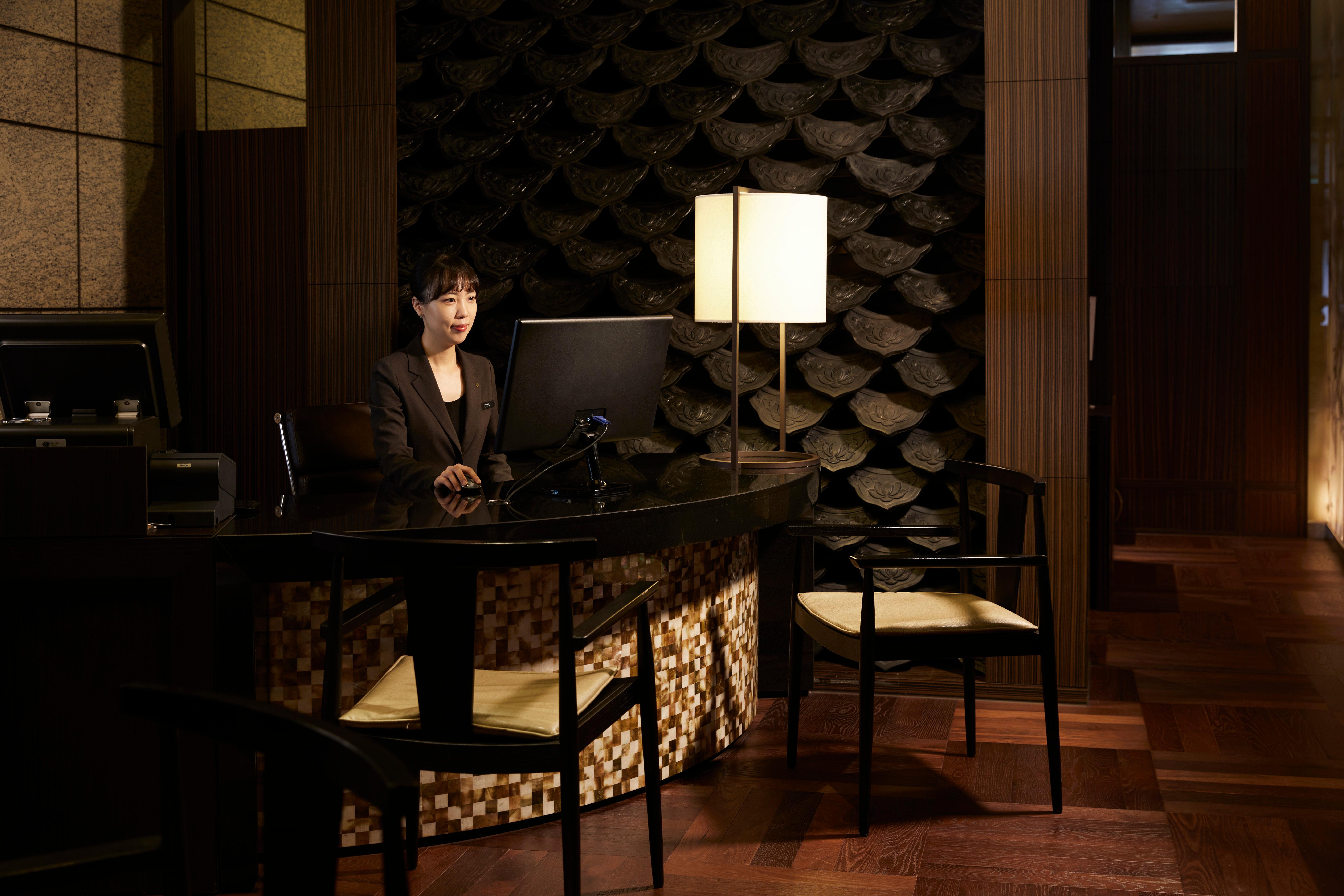 Intercontinental Seoul Coex, An Ihg Hotel Exteriér fotografie A hotel concierge